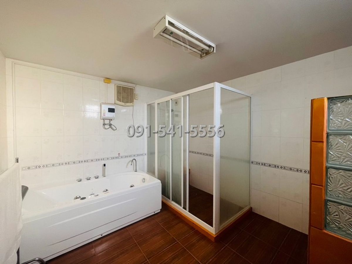 ขายที่ดินราษฎร์บูรณะ สุขสวัสดิ์ : ขายที่ดิน 3 แปลง ประชาอุทิศ 90 ขายพร้อมบ้าน เนื้อที่รวม 1-2-72 ไร่ มีสวนหน้าบ้าน ปลูกต้นไม้ตกแต่งสวยงาม