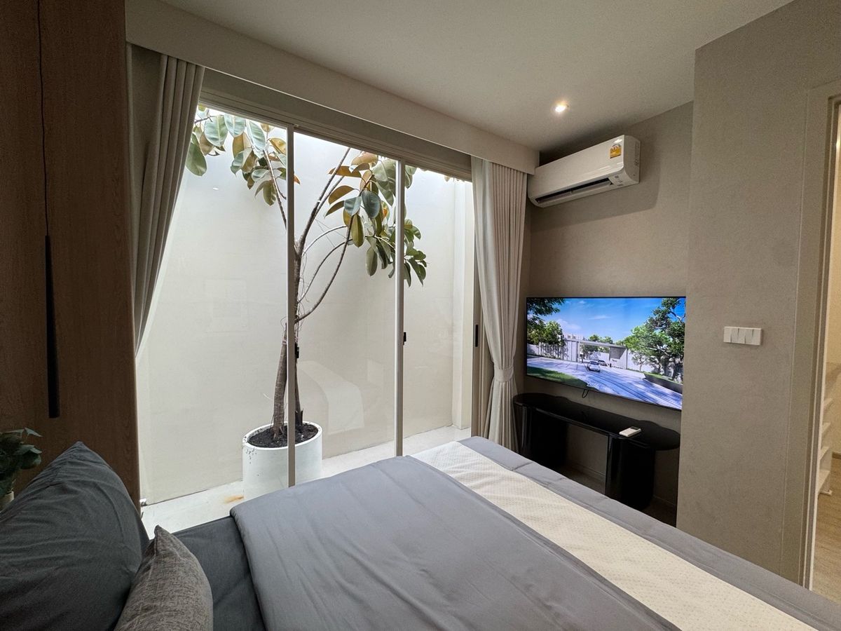 For SaleTownhomePattanakan, Srinakarin : ✨ Nue Verse Krungthep Kreetha — Luxury homes in a prime location in the new CBD, Rama 9, near the motorway and the Beverly Hills of Thailand.