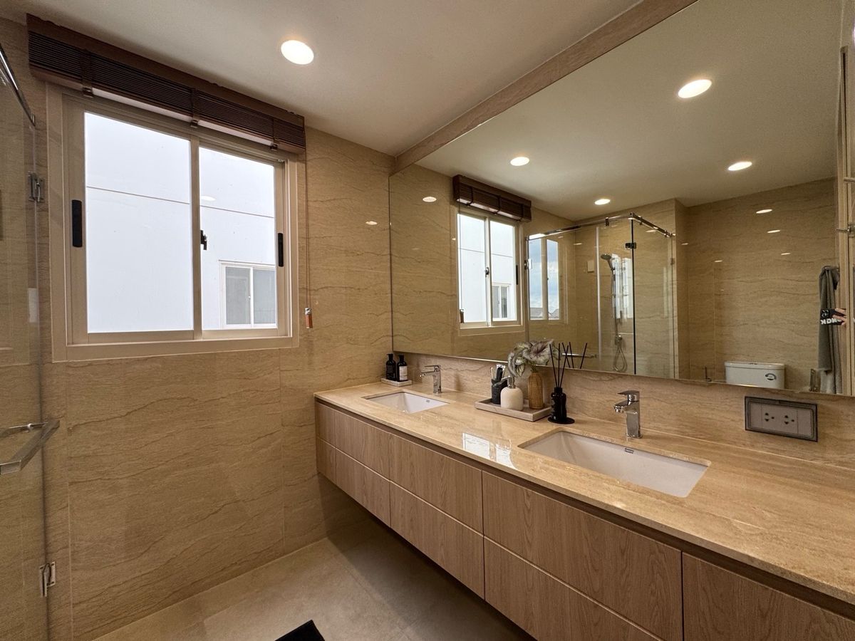 For SaleTownhomePattanakan, Srinakarin : ✨ Nue Verse Krungthep Kreetha — Luxury homes in a prime location in the new CBD, Rama 9, near the motorway and the Beverly Hills of Thailand.