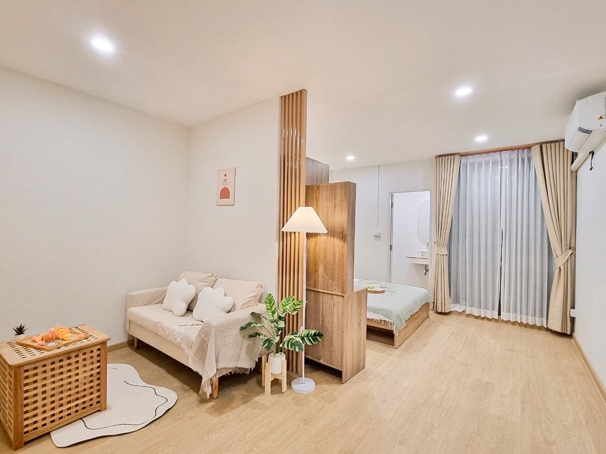 For SaleCondoOnnut, Udomsuk : New remote condo for sale near the electric train, the price is worth 1.69 million baht only.