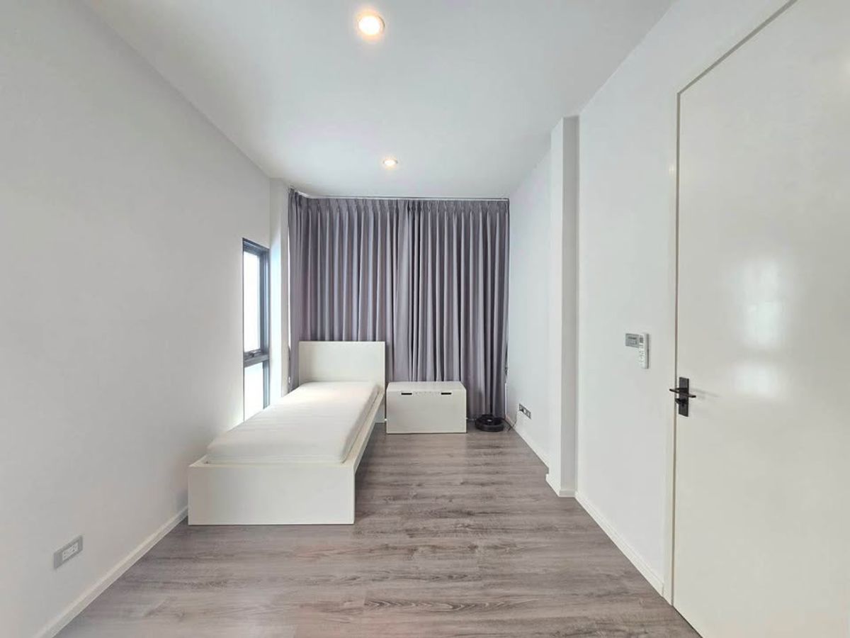 For RentPattanakan, Srinakarin : RH091125 Luxury Duplex Home for Rent, 3-Story, 4 Bedrooms, THE SONNE Srinakarin-Bangna