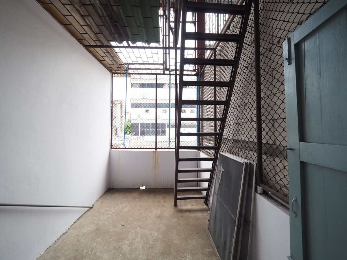 ขายทาวน์โฮมพระราม 3 สาธุประดิษฐ์ : ทาวน์เฮาส์ 4 ชั้นพร้อมอยู่ติดถนนหลักสาธุประดิษฐ์