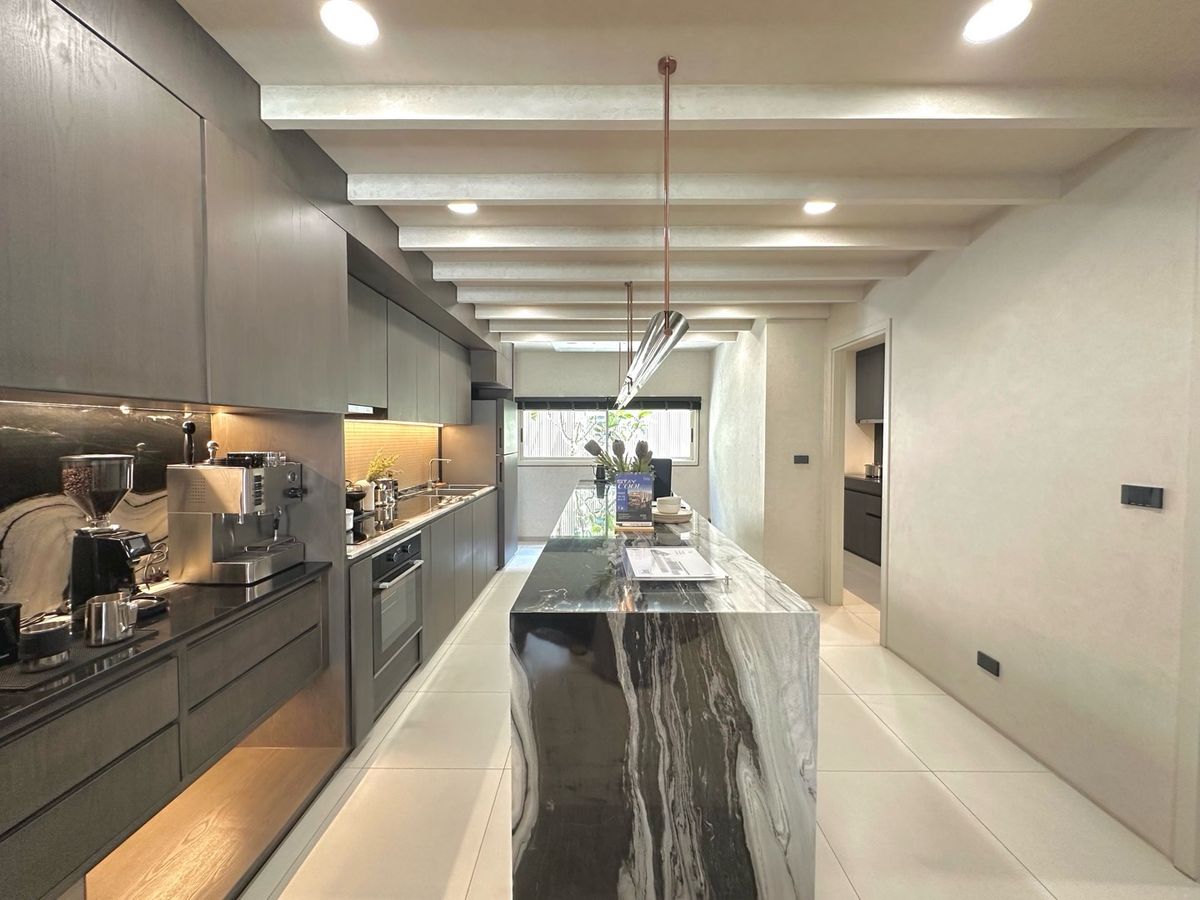 For SaleTownhomePattanakan, Srinakarin : Special plots are ready to be the owner.