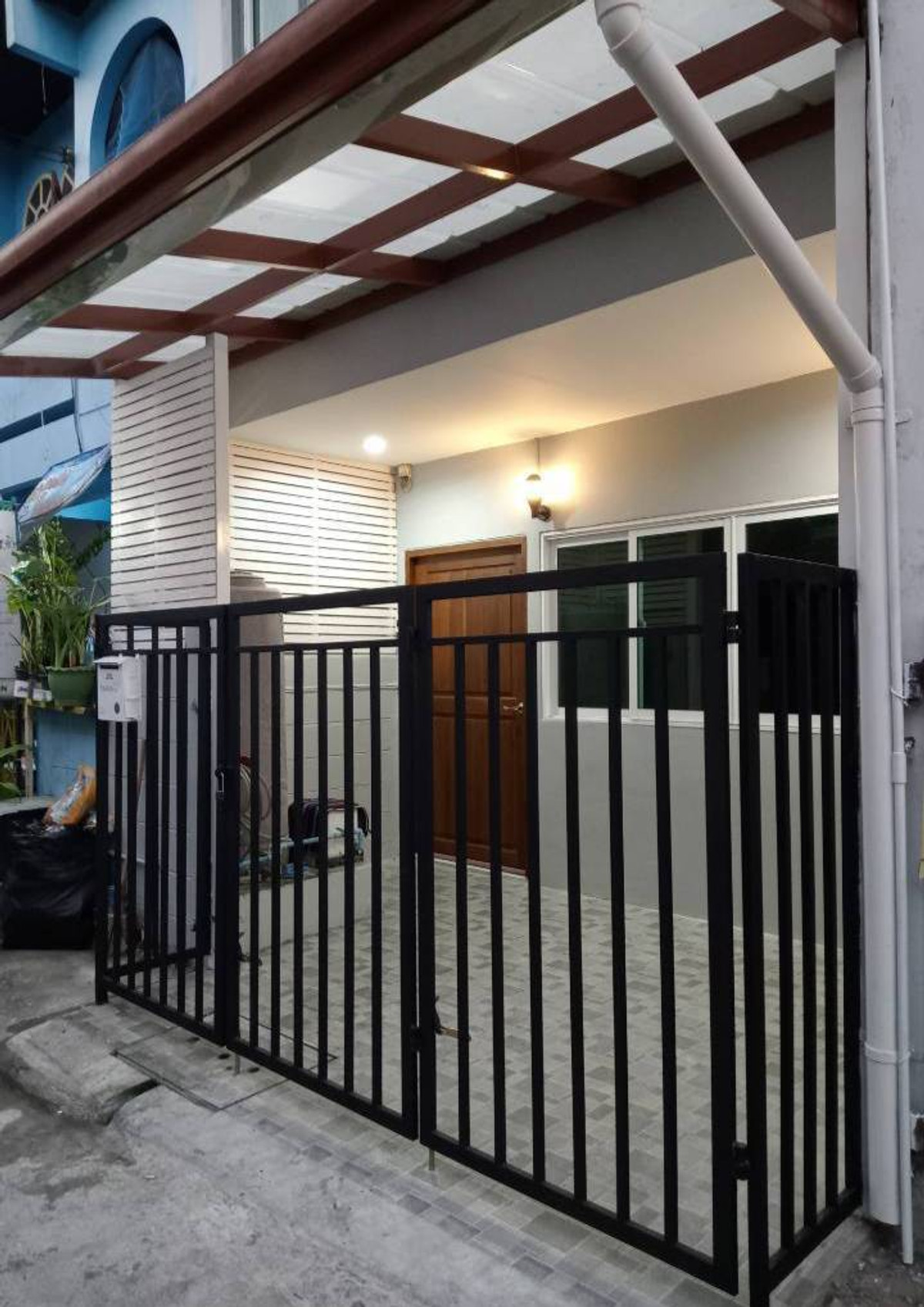 ขายทาวน์โฮมมีนบุรี-ร่มเกล้า : บ้านทาวน์เฮ้าส์ 2 ชั้น รีโนเวทใหม่สไตล์มินิมอล ทำเลรามคำแหง 106 ใกล้ MRTสัมมากร