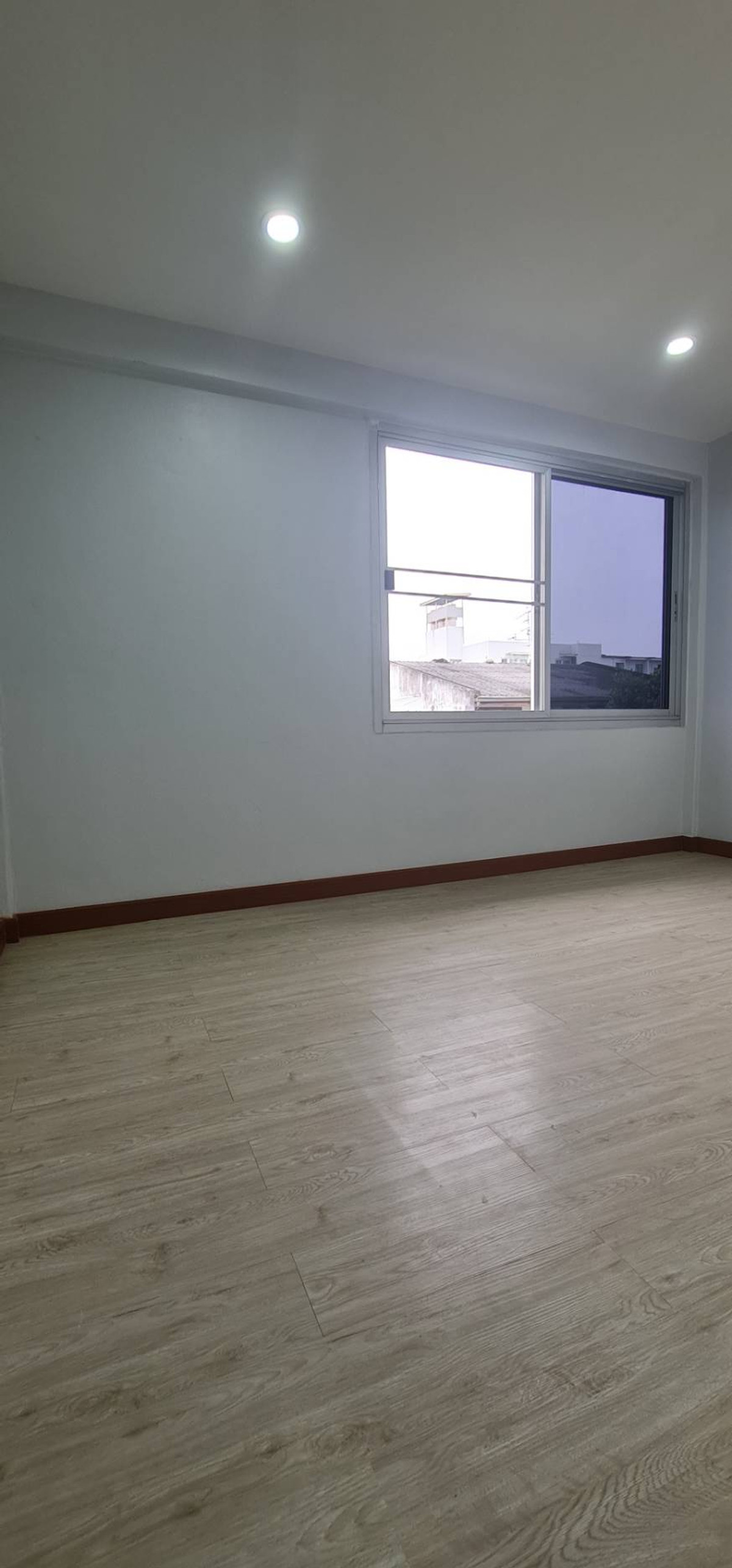 ขายทาวน์โฮมมีนบุรี-ร่มเกล้า : บ้านทาวน์เฮ้าส์ 2 ชั้น รีโนเวทใหม่สไตล์มินิมอล ทำเลรามคำแหง 106 ใกล้ MRTสัมมากร