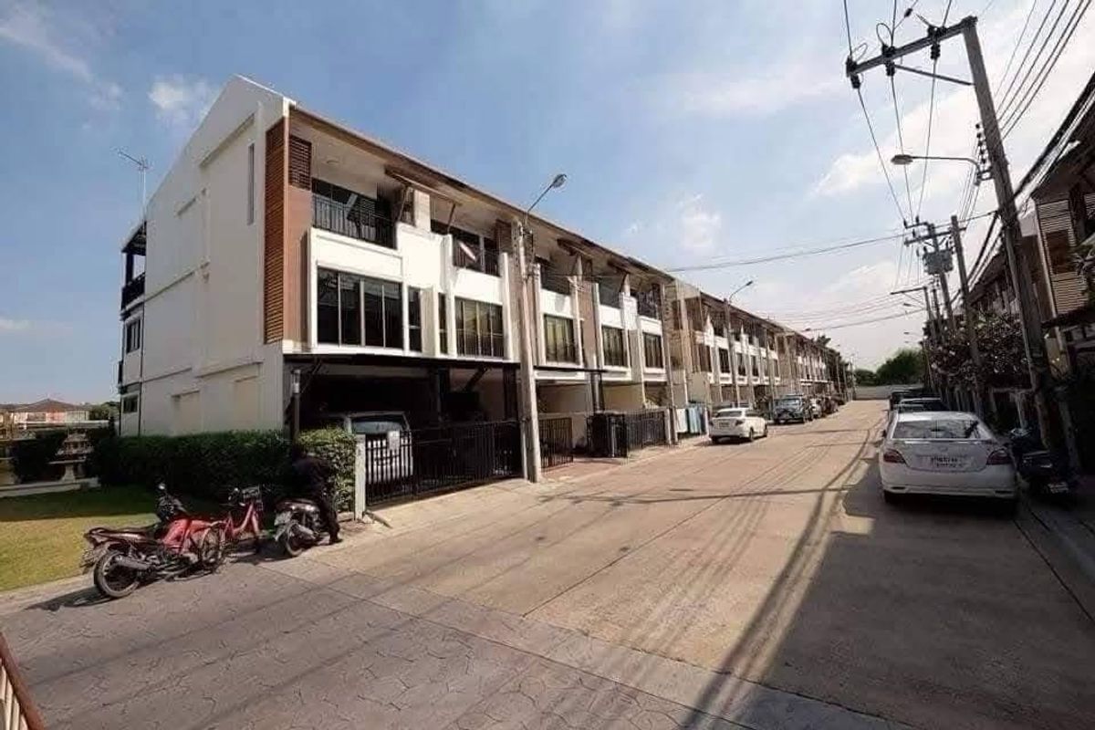 For RentTownhomeOnnut, Udomsuk : 📢👇3-Storey Townhome in Prime Location, Easy Access near Sukhumvit 62 Expressway and multiple entry routes (On Nut 30 & 24)