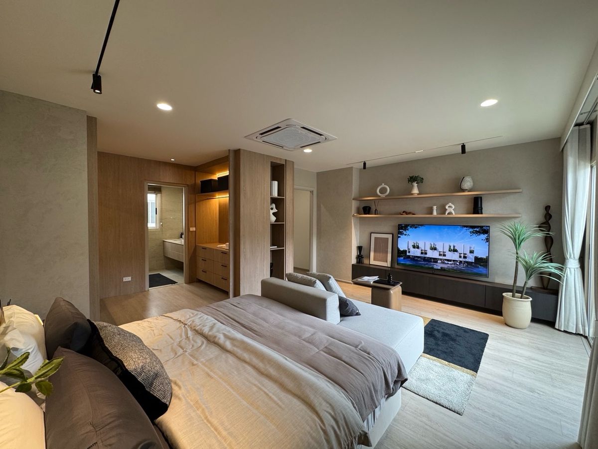 For SaleTownhomePattanakan, Srinakarin : ✨ Nue Verse Krungthep Kreetha — Luxury homes in a prime location in the new CBD, Rama 9, near the motorway and the Beverly Hills of Thailand.