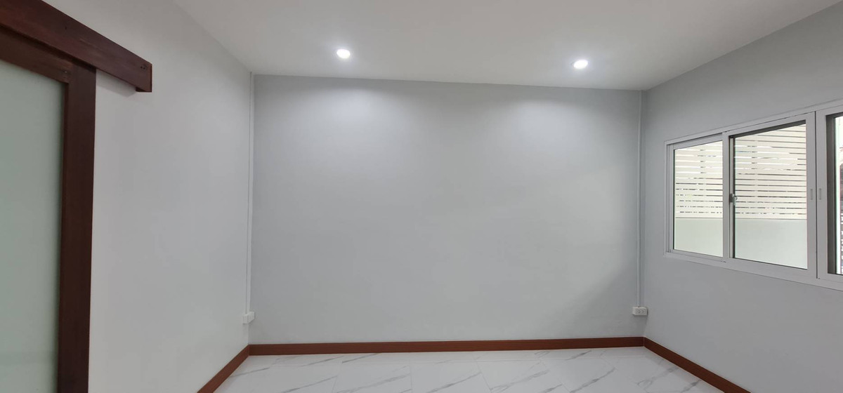 ขายทาวน์โฮมมีนบุรี-ร่มเกล้า : บ้านทาวน์เฮ้าส์ 2 ชั้น รีโนเวทใหม่สไตล์มินิมอล ทำเลรามคำแหง 106 ใกล้ MRTสัมมากร