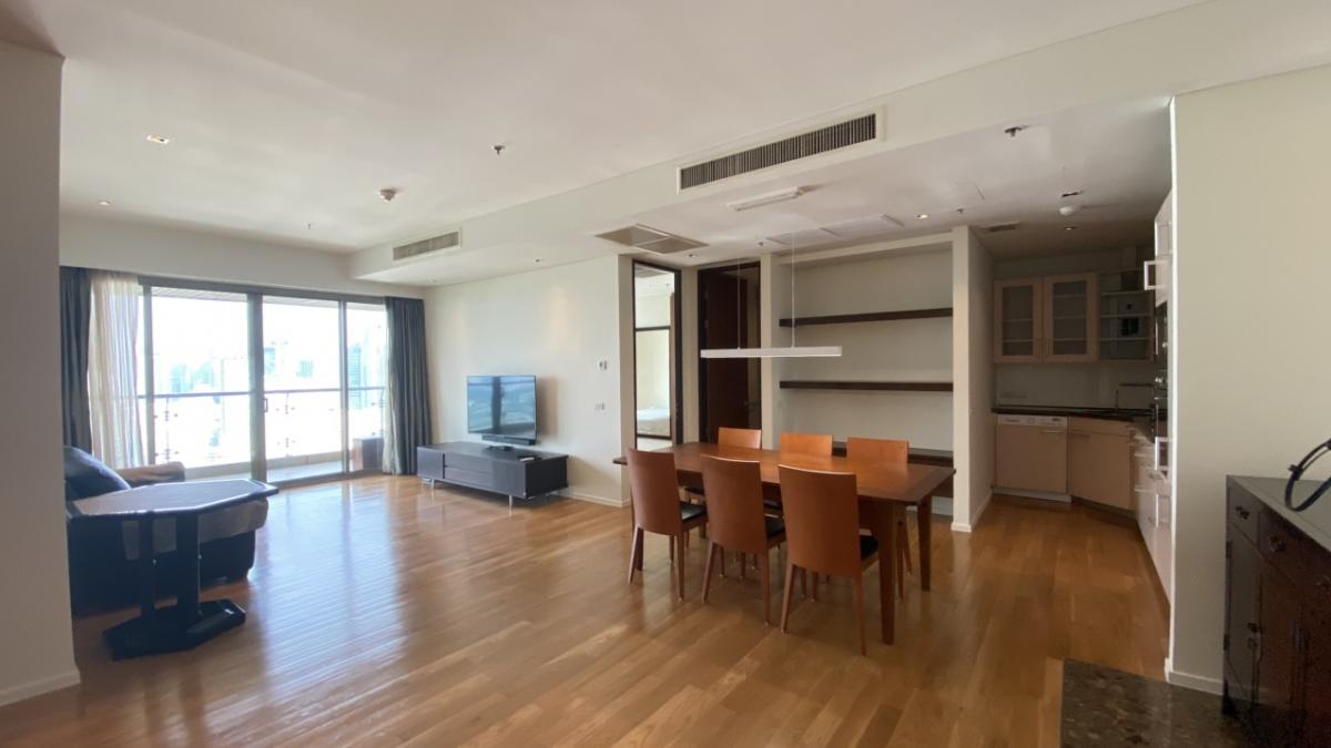For RentCondoSukhumvit, Asoke, Thonglor : High floor 2 bed 2 bath 109 sqm condo at The Lakes Sukhumvit 16 for rent 85,000THB per month, Asoke BTS station
