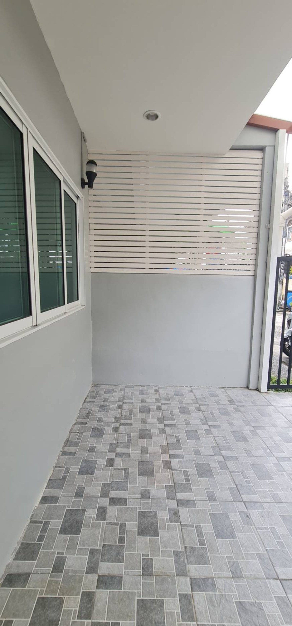 ขายทาวน์โฮมมีนบุรี-ร่มเกล้า : บ้านทาวน์เฮ้าส์ 2 ชั้น รีโนเวทใหม่สไตล์มินิมอล ทำเลรามคำแหง 106 ใกล้ MRTสัมมากร