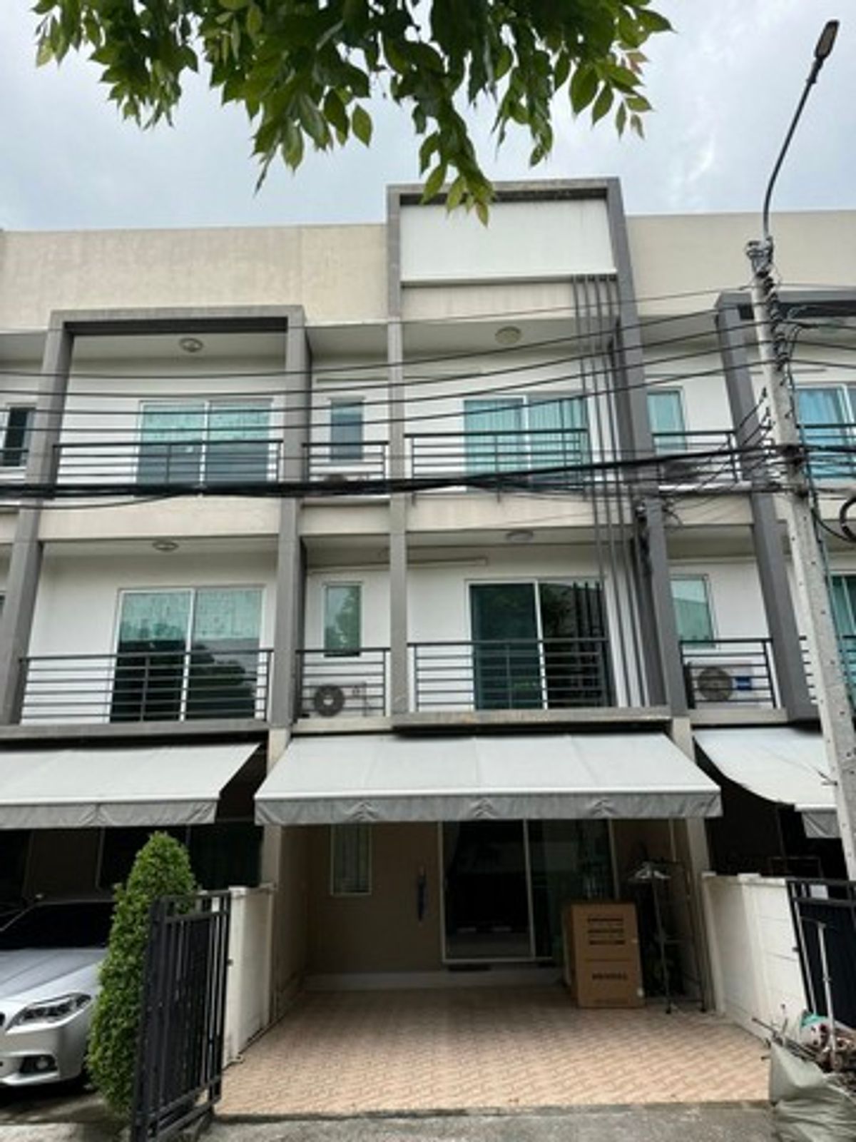 ให้เช่าทาวน์โฮมอ่อนนุช อุดมสุข : HR2869ให้เช่าทาวน์โฮม 3 ชั้น หมู่บ้านกลางเมืองสุขุมวิท 77 เฟอร์นิเจอร์บิ้วอินทั้งหลัง พร้อมเข้าอยู่