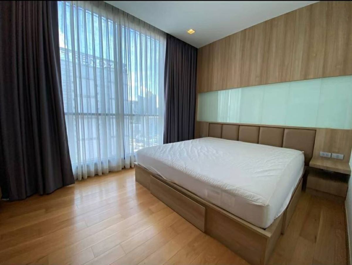 CondoNana, North Nana,Sukhumvit13, Soi Nana : The Hyde Sukhumvit 13 condo is convenient to travel near the BTS Skytrain. There is a beautiful room shuttle, fully furnished !!