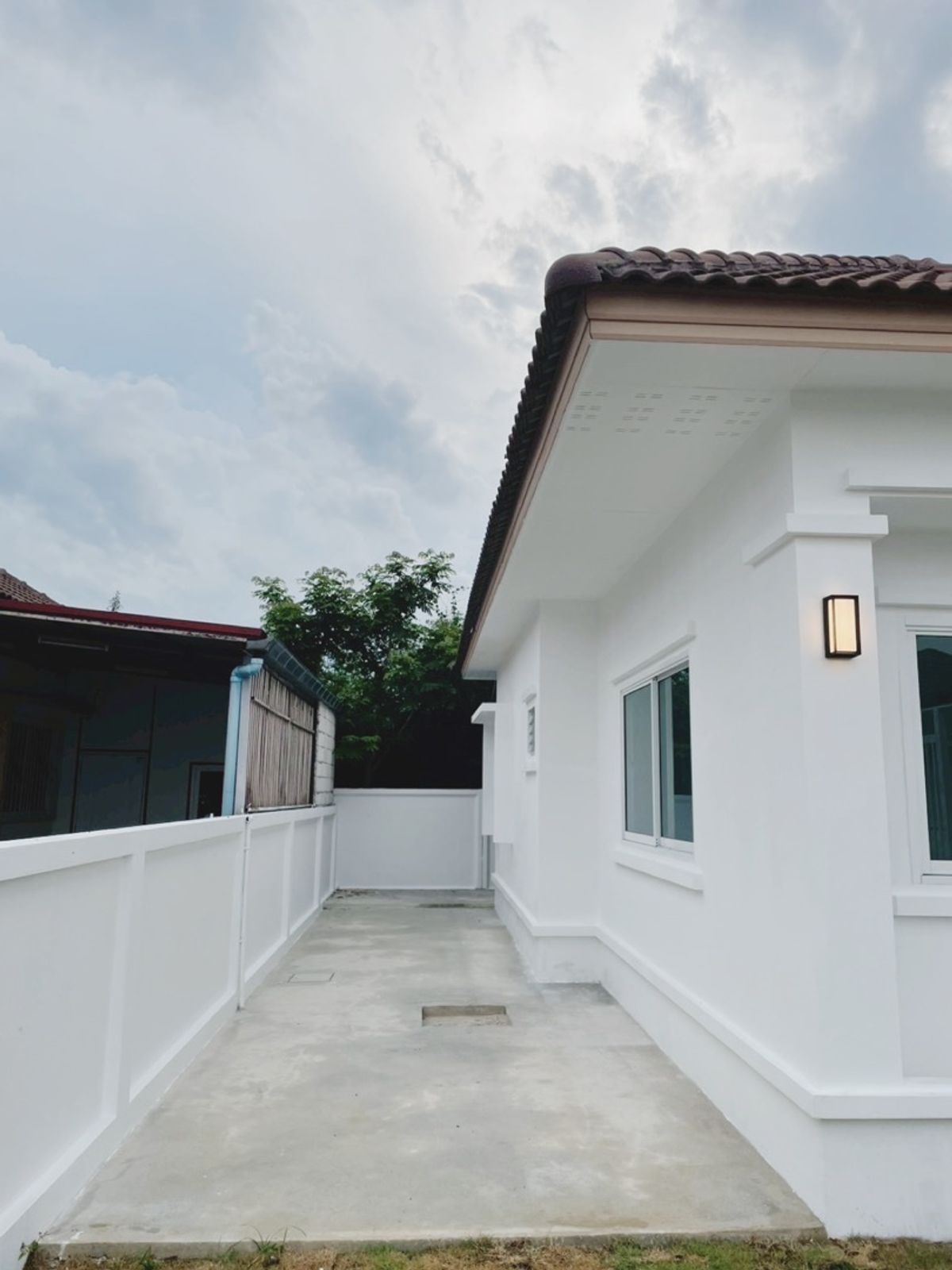 ขายพิษณุโลก : ขายบ้านแฝดรีโนเวทใหม่ ราคาดีมาก ต.หัวรอ ในเมืองพิษณุโลก ใกล้เซเว่น โลตัส บิ๊กซี ไทยแอร์โร 