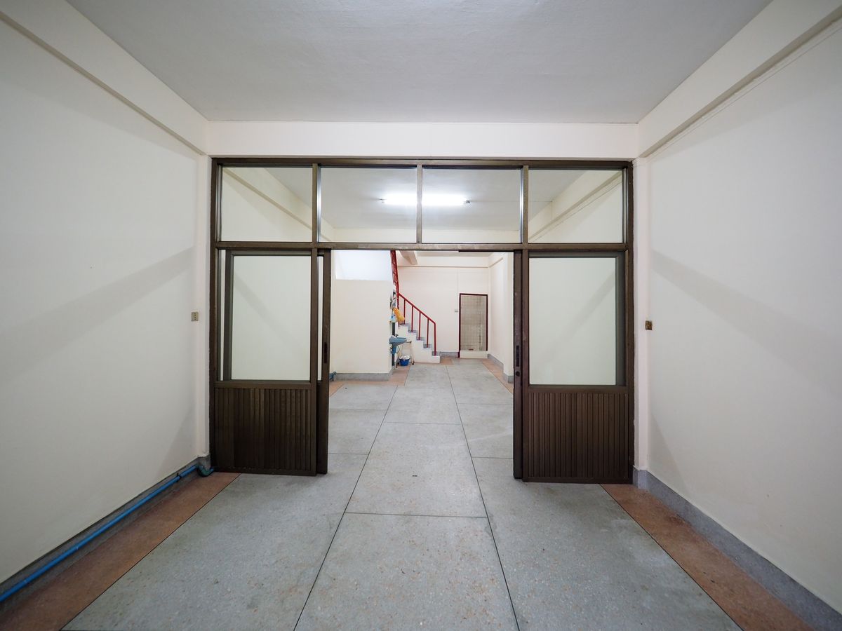 ขายทาวน์โฮมพระราม 3 สาธุประดิษฐ์ : ทาวน์เฮาส์ 4 ชั้นพร้อมอยู่ติดถนนหลักสาธุประดิษฐ์