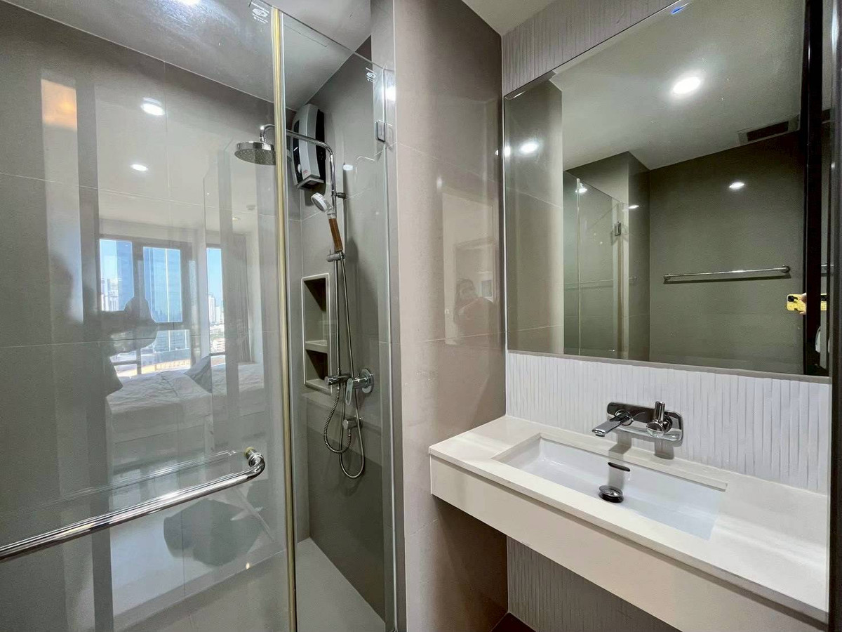For RentCondoSukhumvit, Asoke, Thonglor : ✨ GT15827 | Condo Rhythm Sukhumvit 42, convenient travel, near BTS, there is a shuttle, beautiful room, fully furnished, ready to move in!!