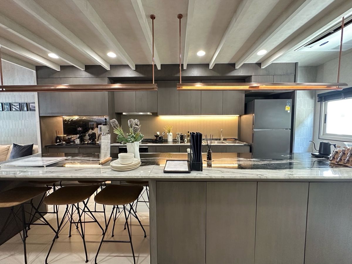 For SaleTownhomePattanakan, Srinakarin : Special plots are ready to be the owner.