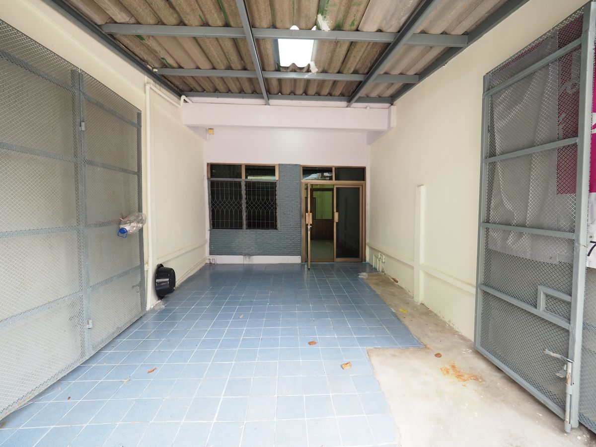 ขายทาวน์โฮมพระราม 3 สาธุประดิษฐ์ : ทาวน์เฮาส์ 4 ชั้นพร้อมอยู่ติดถนนหลักสาธุประดิษฐ์