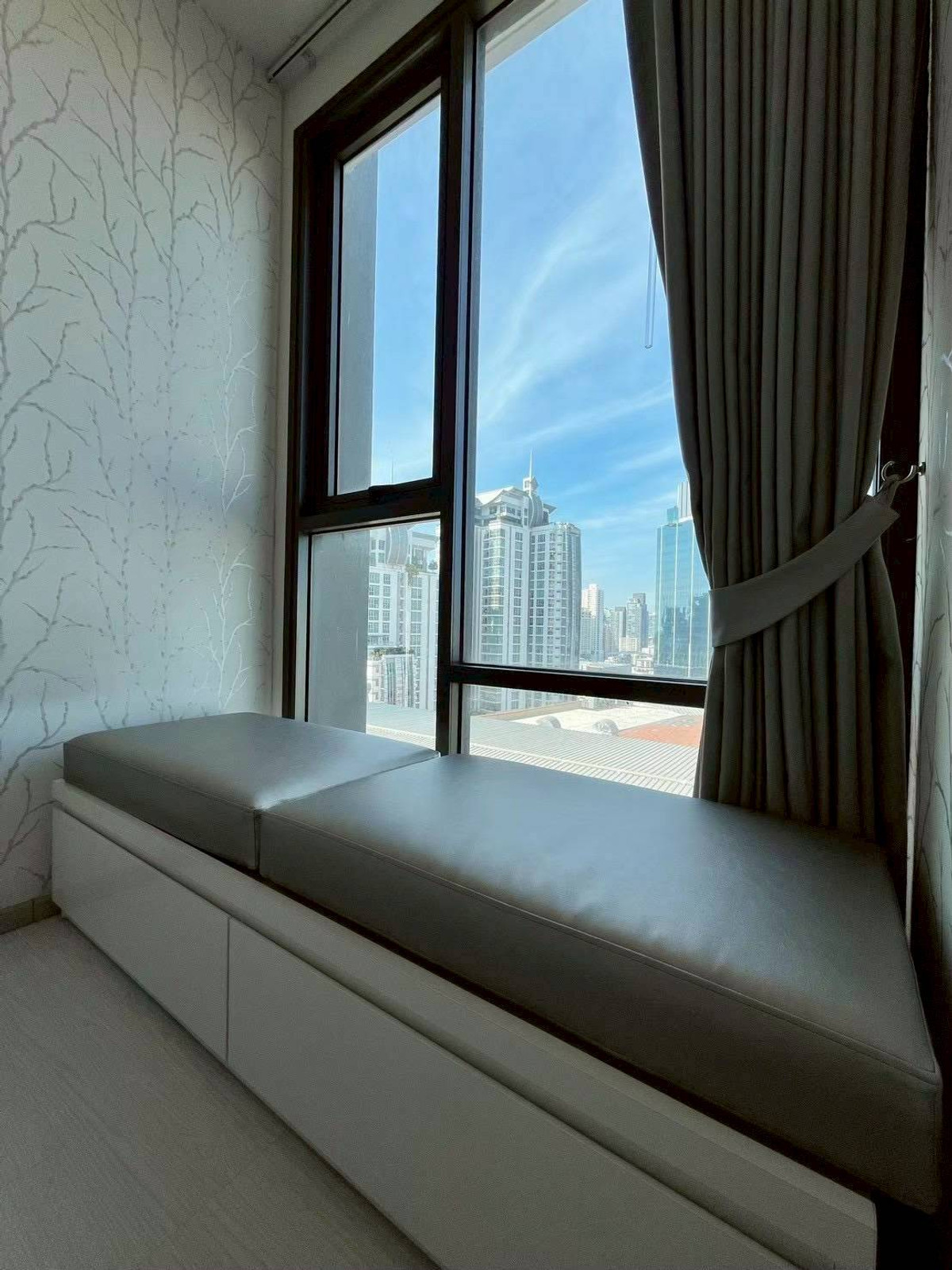 For RentCondoSukhumvit, Asoke, Thonglor : ✨ GT15827 | Condo Rhythm Sukhumvit 42, convenient travel, near BTS, there is a shuttle, beautiful room, fully furnished, ready to move in!!