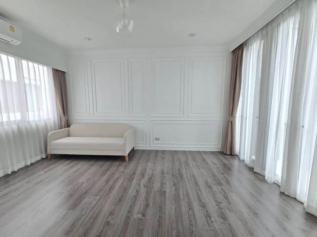 For RentPattanakan, Srinakarin : RH091125 Luxury Duplex Home for Rent, 3-Story, 4 Bedrooms, THE SONNE Srinakarin-Bangna