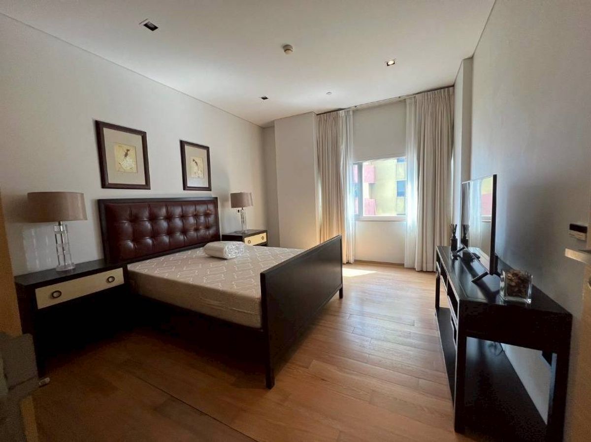 ให้เช่าคอนโดสีลม ศาลาแดง บางรัก : ★ Saladaeng Residence ★ 62 ตรม.,ชั้น 12 (1 ห้องนอน 1 ห้องน้ำ), ★ใกล้ BTS ศาลาแดง ★  ใกล้เซ็นทรัล สีลม, อาคารอื้อจื่อเหลียง★ สิ่งอำนวยความสะดวกมากมาย★ เครื่องใช้ไฟฟ้าครบครัน★ 