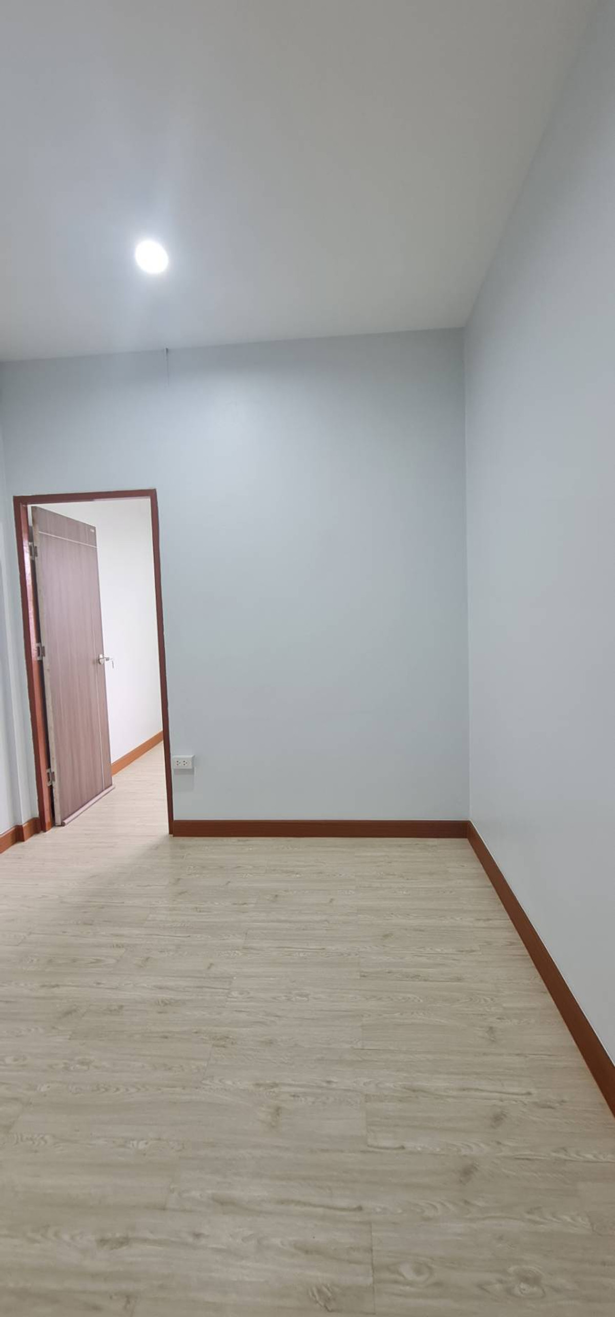 ขายทาวน์โฮมมีนบุรี-ร่มเกล้า : บ้านทาวน์เฮ้าส์ 2 ชั้น รีโนเวทใหม่สไตล์มินิมอล ทำเลรามคำแหง 106 ใกล้ MRTสัมมากร