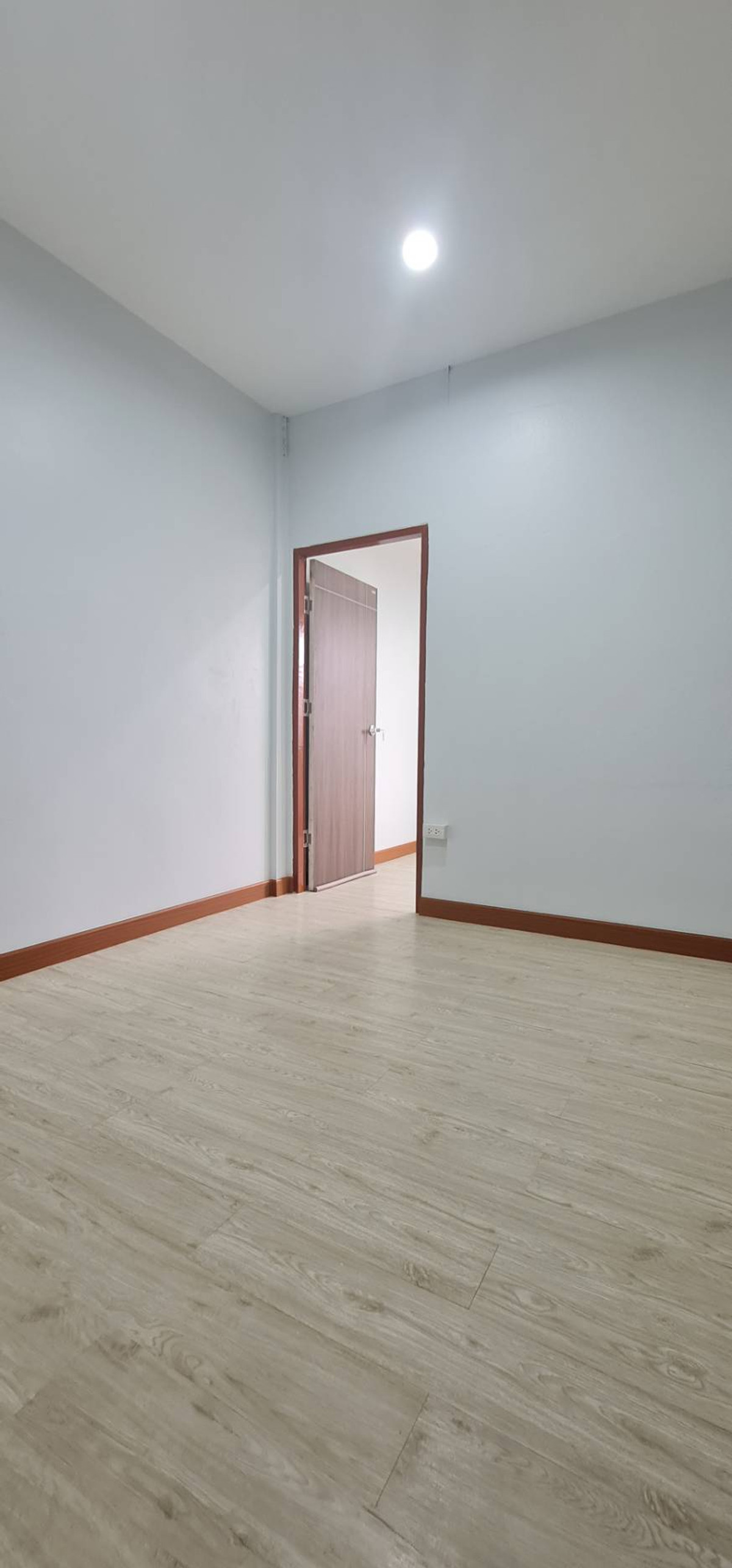 ขายทาวน์โฮมมีนบุรี-ร่มเกล้า : บ้านทาวน์เฮ้าส์ 2 ชั้น รีโนเวทใหม่สไตล์มินิมอล ทำเลรามคำแหง 106 ใกล้ MRTสัมมากร