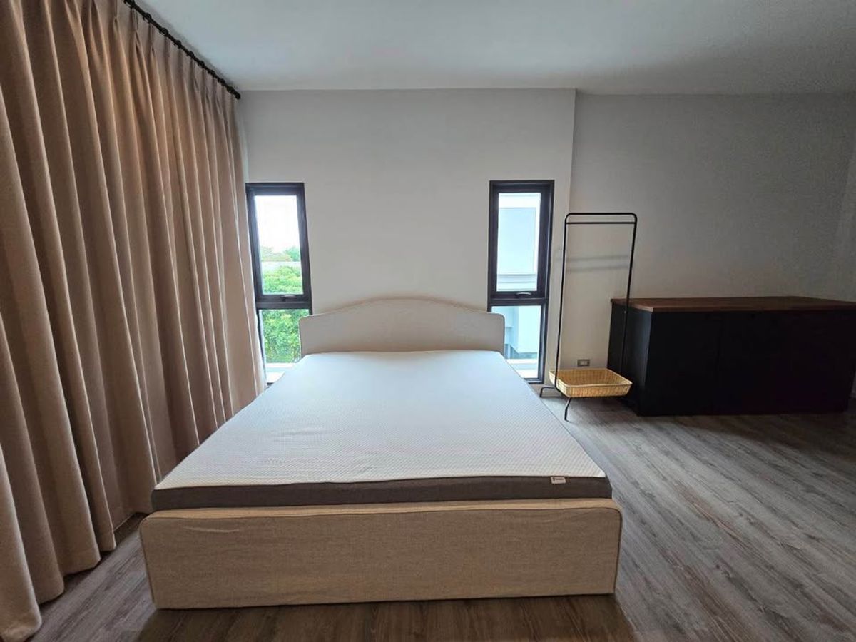 For RentPattanakan, Srinakarin : RH091125 Luxury Duplex Home for Rent, 3-Story, 4 Bedrooms, THE SONNE Srinakarin-Bangna