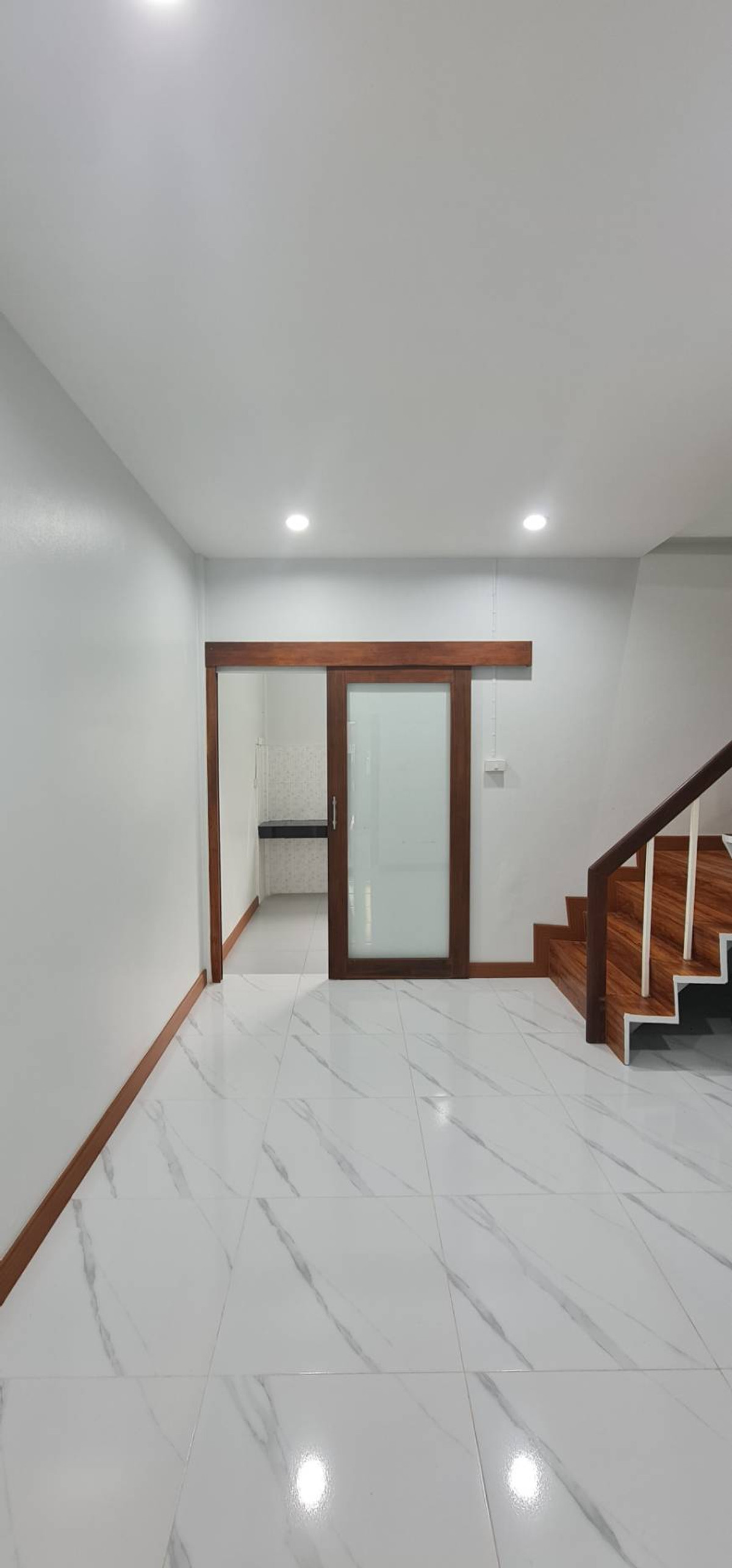 ขายทาวน์โฮมมีนบุรี-ร่มเกล้า : บ้านทาวน์เฮ้าส์ 2 ชั้น รีโนเวทใหม่สไตล์มินิมอล ทำเลรามคำแหง 106 ใกล้ MRTสัมมากร