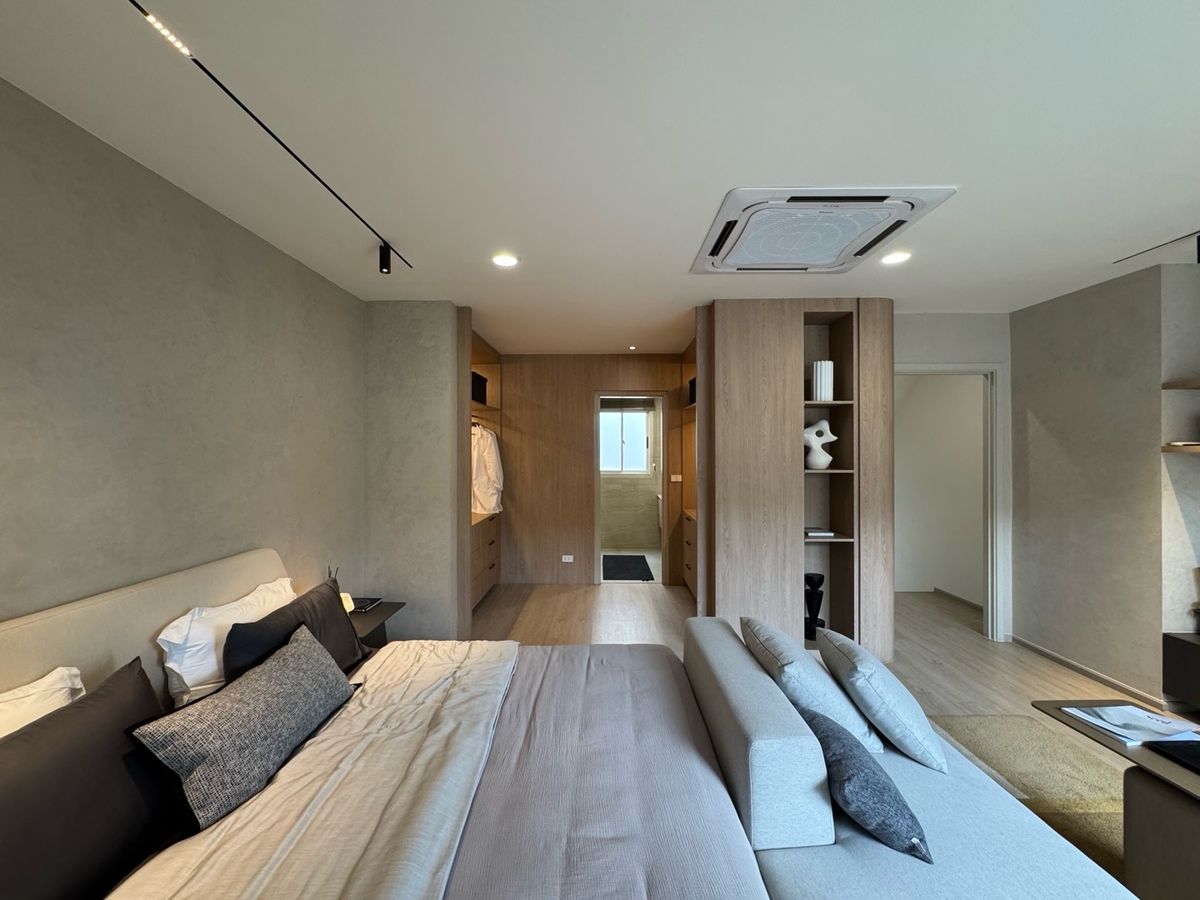 For SaleTownhomePattanakan, Srinakarin : ✨ Nue Verse Krungthep Kreetha — Luxury homes in a prime location in the new CBD, Rama 9, near the motorway and the Beverly Hills of Thailand.