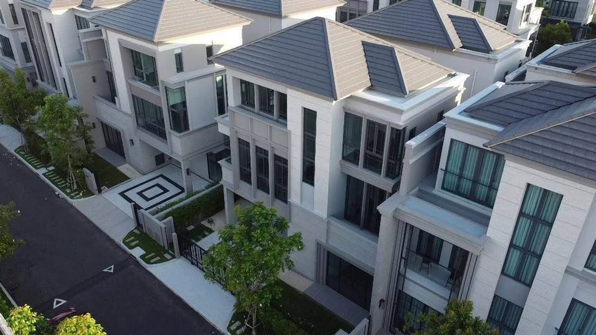 For RentPattanakan, Srinakarin : RH091125 Luxury Duplex Home for Rent, 3-Story, 4 Bedrooms, THE SONNE Srinakarin-Bangna