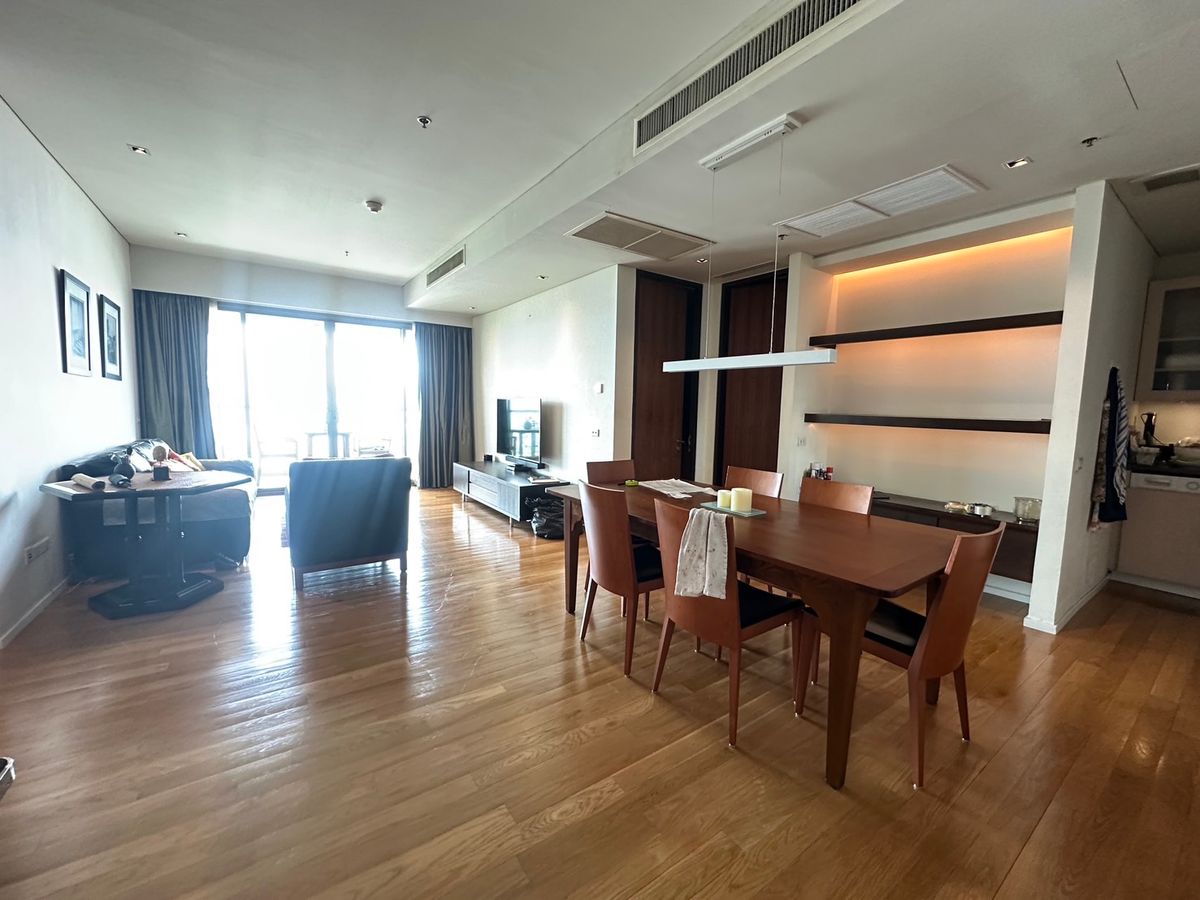 For RentCondoSukhumvit, Asoke, Thonglor : High floor 2 bed 2 bath 109 sqm condo at The Lakes Sukhumvit 16 for rent 85,000THB per month, Asoke BTS station