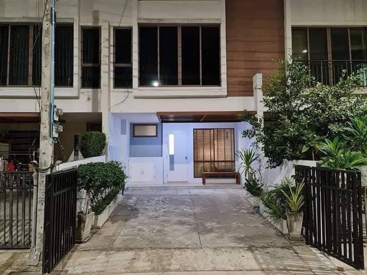 For RentTownhomeOnnut, Udomsuk : 📢👇3-Storey Townhome in Prime Location, Easy Access near Sukhumvit 62 Expressway and multiple entry routes (On Nut 30 & 24)