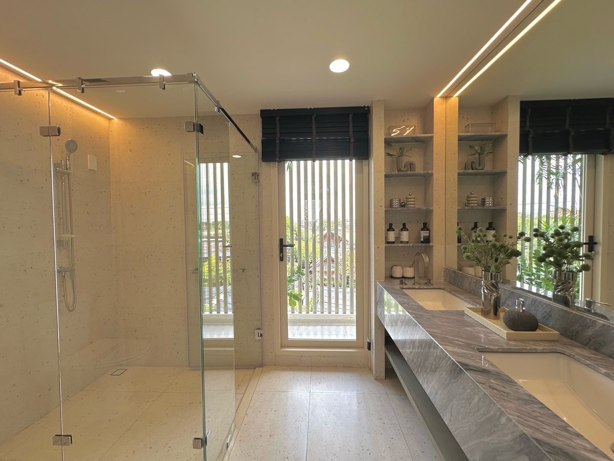 For SaleTownhomePattanakan, Srinakarin : Special plots are ready to be the owner.