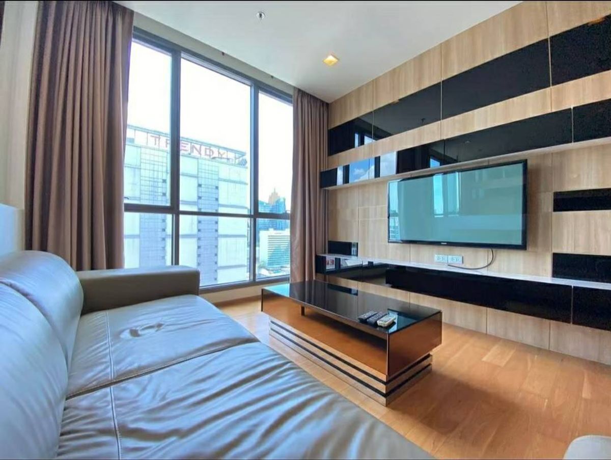 CondoNana, North Nana,Sukhumvit13, Soi Nana : The Hyde Sukhumvit 13 condo is convenient to travel near the BTS Skytrain. There is a beautiful room shuttle, fully furnished !!