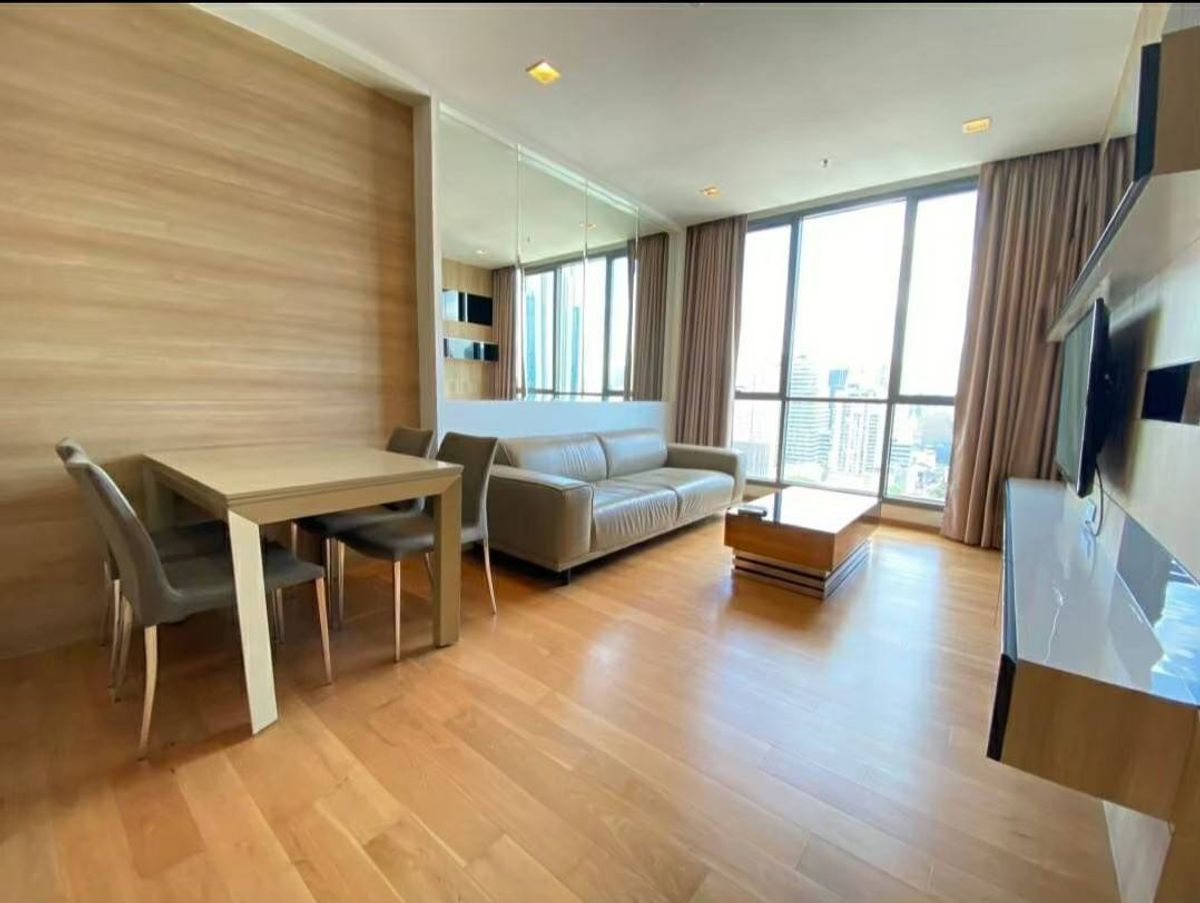 CondoNana, North Nana,Sukhumvit13, Soi Nana : The Hyde Sukhumvit 13 condo is convenient to travel near the BTS Skytrain. There is a beautiful room shuttle, fully furnished !!