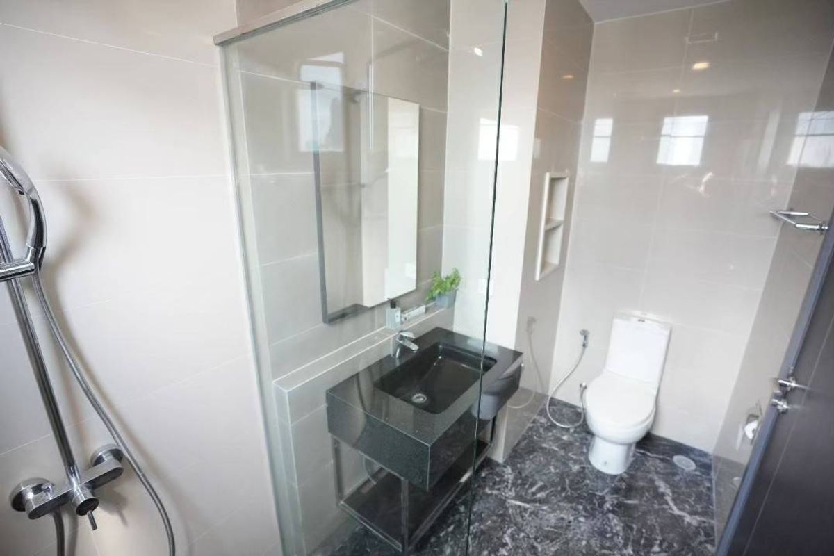 For RentCondoSukhumvit, Asoke, Thonglor : Edge Sukhumvit 23 Convenient transportation. Convenient transportation. Near the BTS Skytrain has a beautiful room shuttle, complete furniture ready !!