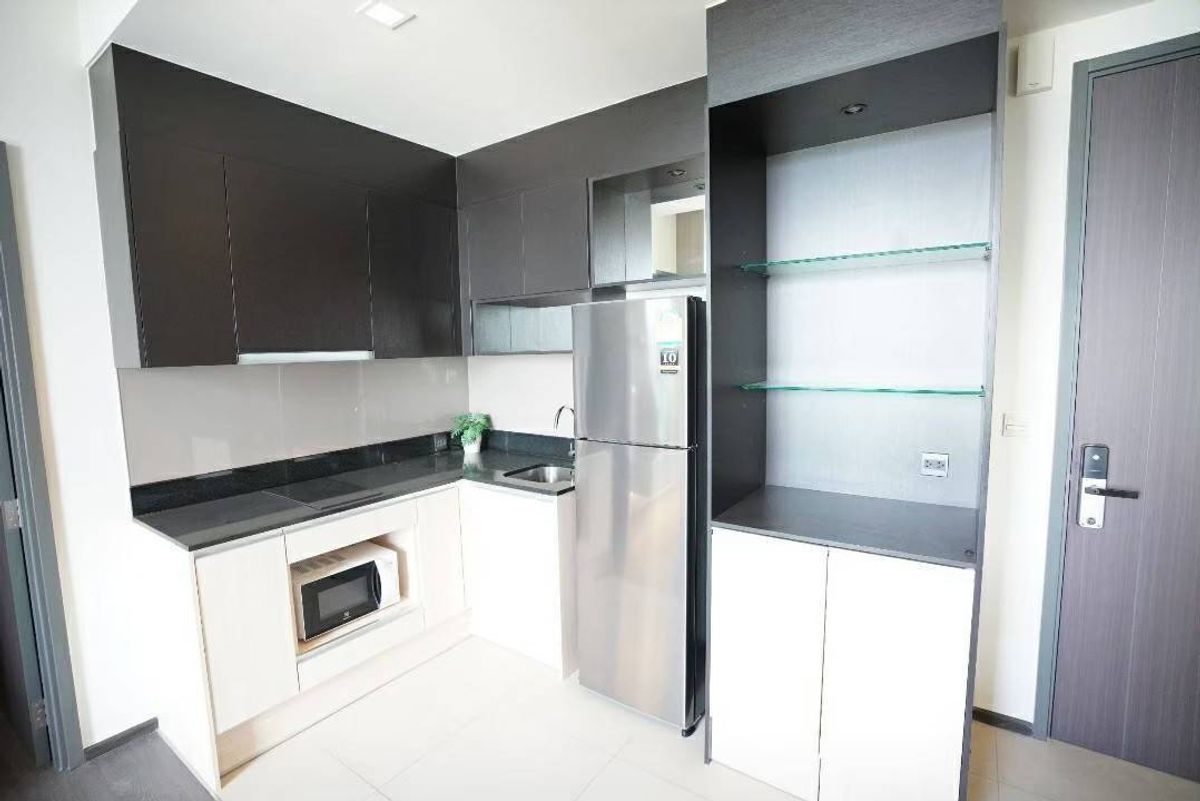 For RentCondoSukhumvit, Asoke, Thonglor : Edge Sukhumvit 23 Convenient transportation. Convenient transportation. Near the BTS Skytrain has a beautiful room shuttle, complete furniture ready !!