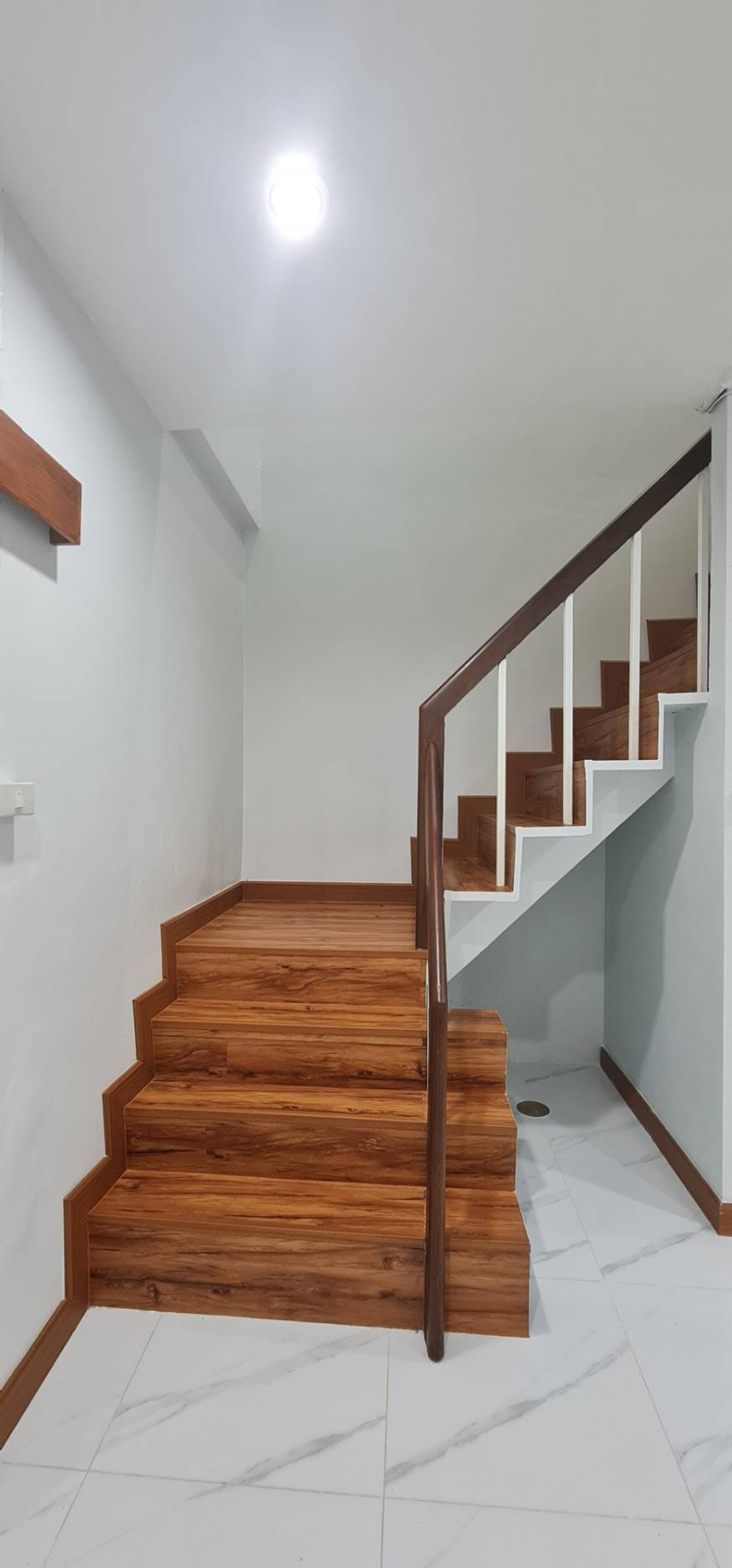 ขายทาวน์โฮมมีนบุรี-ร่มเกล้า : บ้านทาวน์เฮ้าส์ 2 ชั้น รีโนเวทใหม่สไตล์มินิมอล ทำเลรามคำแหง 106 ใกล้ MRTสัมมากร