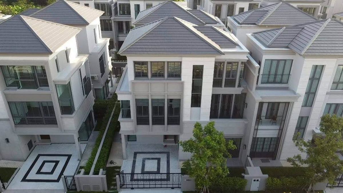 For RentHouseLadkrabang, Suwannaphum Airport : RH091125 Luxury Duplex Home for Rent, 3-Story, 4 Bedrooms, THE SONNE Srinakarin-Bangna