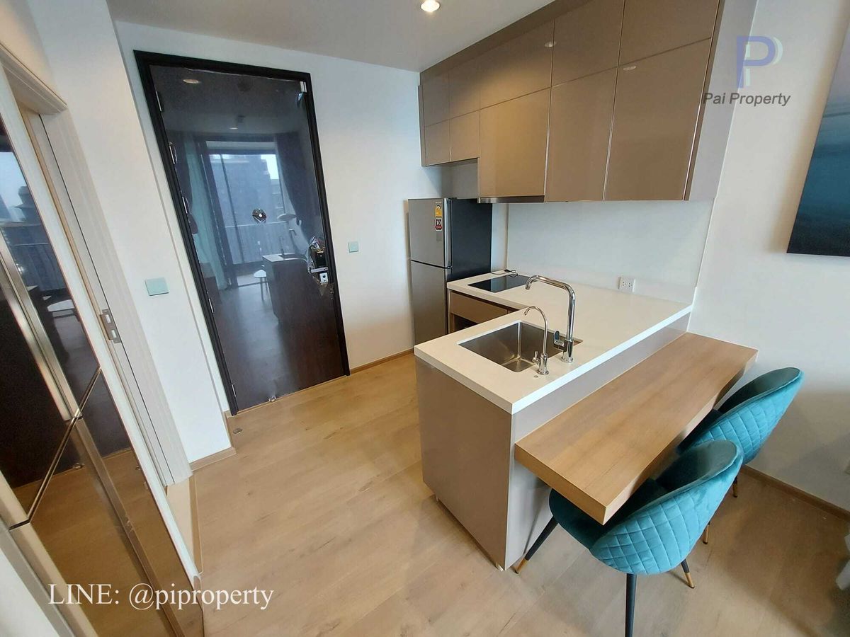 For SaleCondoOnnut, Udomsuk : Discover a fantastic opportunity to own a profitable asset in one of Bangkok's most dynamic neighborhoods. This stylish condo unit at QUINN Sukhumvit 101 offers not just a great home, but a smart investment with a proven rental income.