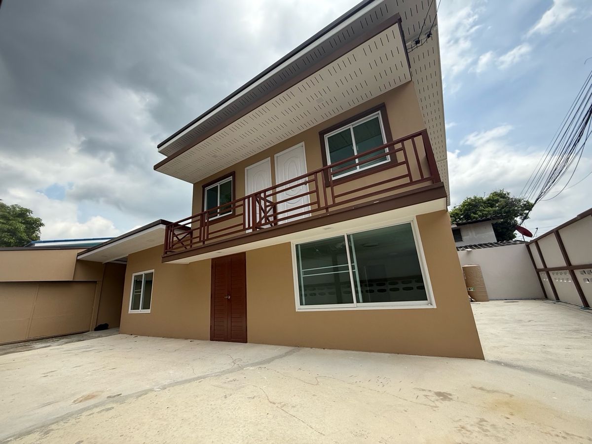 For RentHouseOnnut, Udomsuk : House for rent with Sukhumvit 101/1 Warehouse, 4 bedrooms, 3 bath, suitable for warehouse+home office