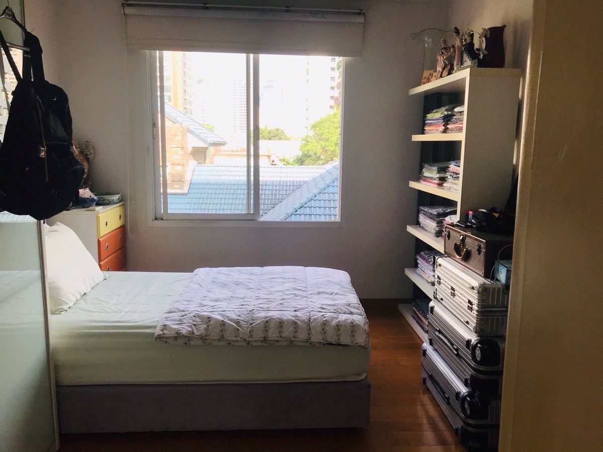 ขายคอนโดสุขุมวิท อโศก ทองหล่อ : ด่วนขายคอนโด 2 ห้องนอน ระเบียงใหญ่ วิวสระ ห้องมุม เงียบสงบเป็นส่วนตัว ยูนิตน้อย