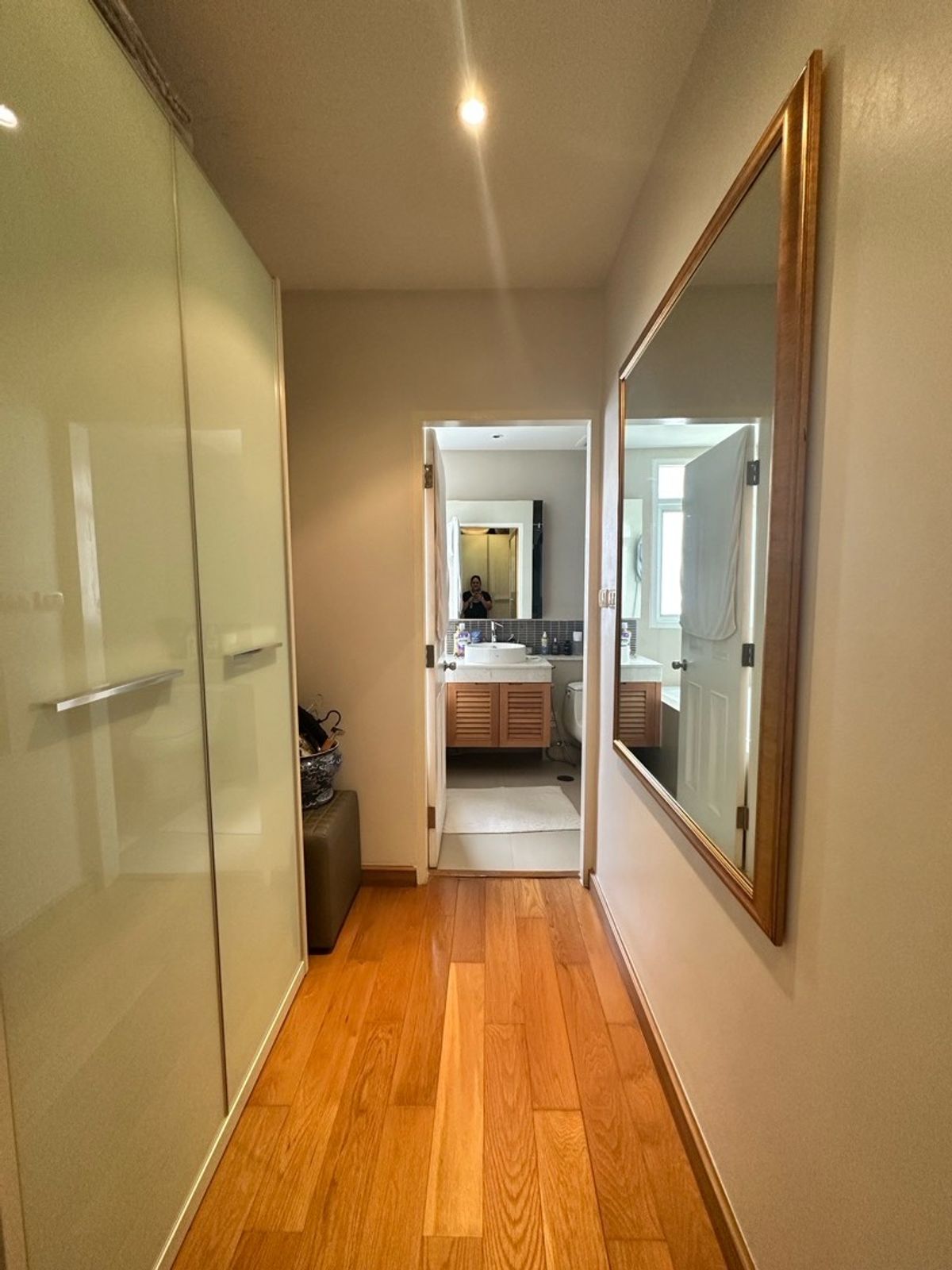 ขายคอนโดสุขุมวิท อโศก ทองหล่อ : ด่วนขายคอนโด 2 ห้องนอน ระเบียงใหญ่ วิวสระ ห้องมุม เงียบสงบเป็นส่วนตัว ยูนิตน้อย