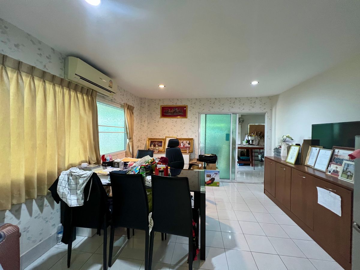 ขายบ้านเกษตร นวมินทร์ ลาดปลาเค้า : ขายบ้านเดี่ยว 3 ชั้น ทำเลทองสุคนธสวัสดิ์ พร้อมพื้นที่สวนขนาดใหญ่ เหมาะสำหรับครอบครัวใหญ่ ใกล้โรงเรียนสตรีวิทยา 2 และสิ่งอำนวยความสะดวกครบครัน