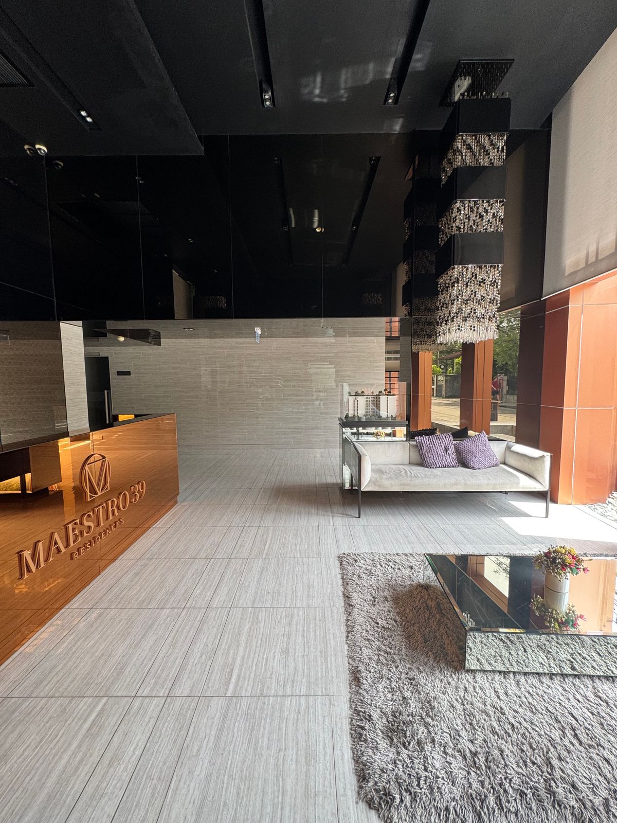 For RentCondoSukhumvit, Asoke, Thonglor : Maestro 39 🚆 BTS Phrom Phong ✅ Available for Rent! 18,000 baht/month 🏢 1 bedroom 30.40 sq.m. Ready to move in! Fully Furnished + Electrical Appliances 🚫 No Co-Agent