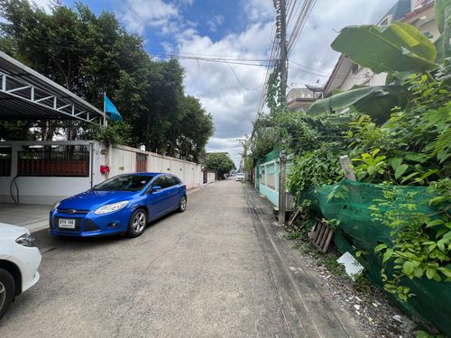 ขายบ้านเกษตร นวมินทร์ ลาดปลาเค้า : ขายบ้านเดี่ยว 3 ชั้น ทำเลทองสุคนธสวัสดิ์ พร้อมพื้นที่สวนขนาดใหญ่ เหมาะสำหรับครอบครัวใหญ่ ใกล้โรงเรียนสตรีวิทยา 2 และสิ่งอำนวยความสะดวกครบครัน