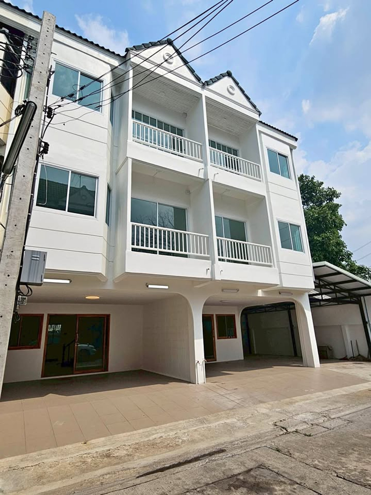 For RentHouseRattanathibet, Sanambinna : 4Bedroom 3Bathroom Townhome for Rent on Rewadee Road, near Phra Nangklao Hospital