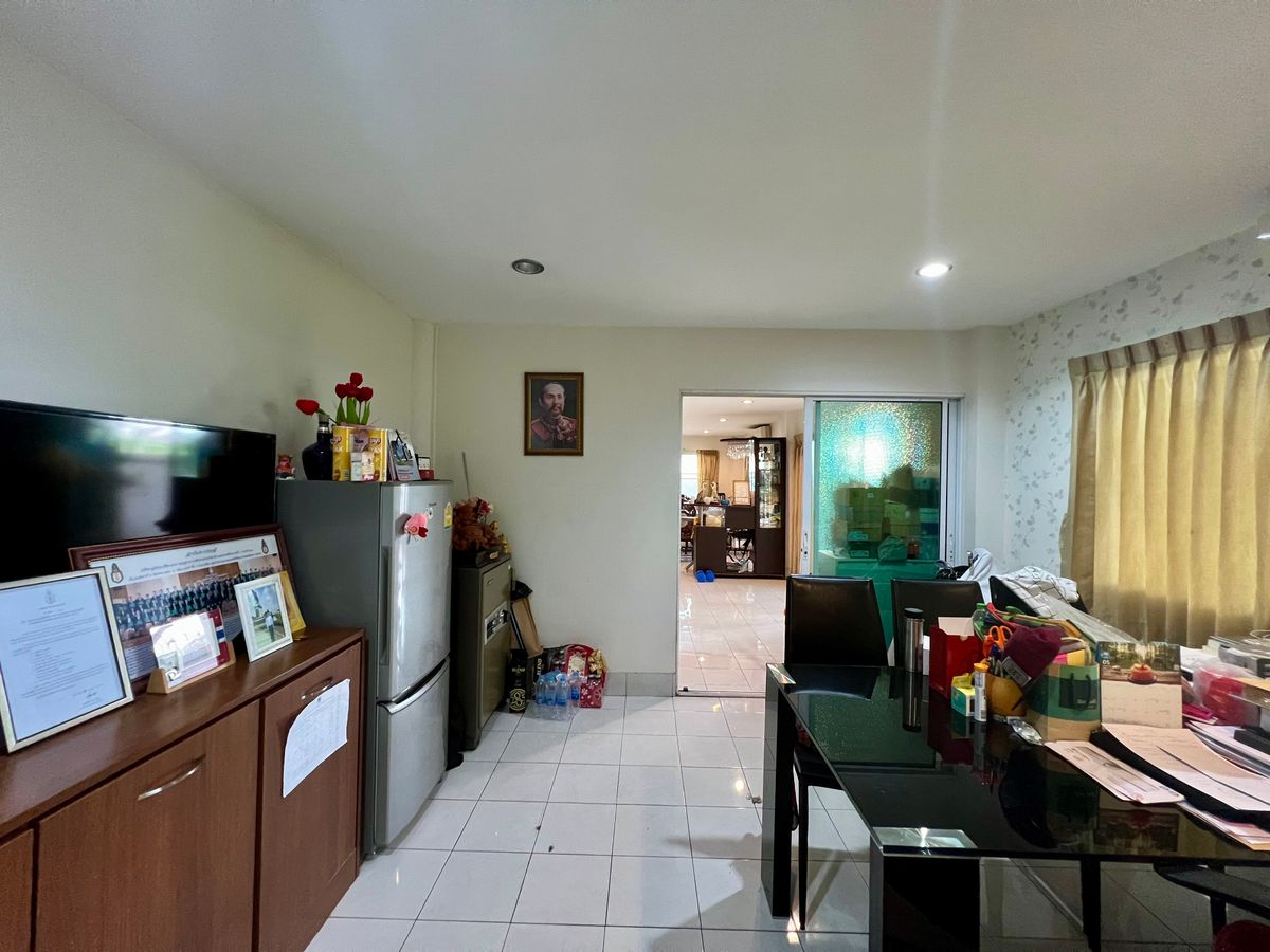 ขายบ้านเกษตร นวมินทร์ ลาดปลาเค้า : ขายบ้านเดี่ยว 3 ชั้น ทำเลทองสุคนธสวัสดิ์ พร้อมพื้นที่สวนขนาดใหญ่ เหมาะสำหรับครอบครัวใหญ่ ใกล้โรงเรียนสตรีวิทยา 2 และสิ่งอำนวยความสะดวกครบครัน