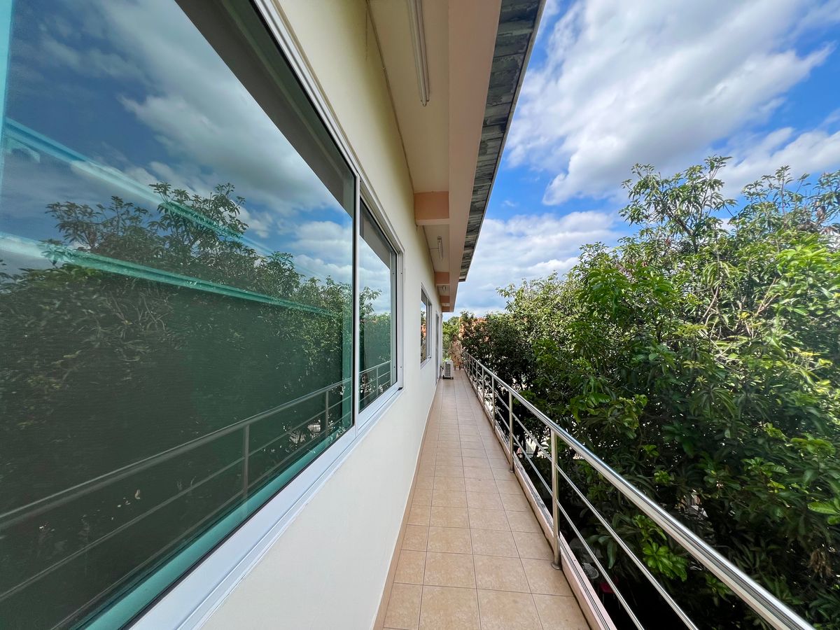 ขายบ้านเกษตร นวมินทร์ ลาดปลาเค้า : ขายบ้านเดี่ยว 3 ชั้น ทำเลทองสุคนธสวัสดิ์ พร้อมพื้นที่สวนขนาดใหญ่ เหมาะสำหรับครอบครัวใหญ่ ใกล้โรงเรียนสตรีวิทยา 2 และสิ่งอำนวยความสะดวกครบครัน