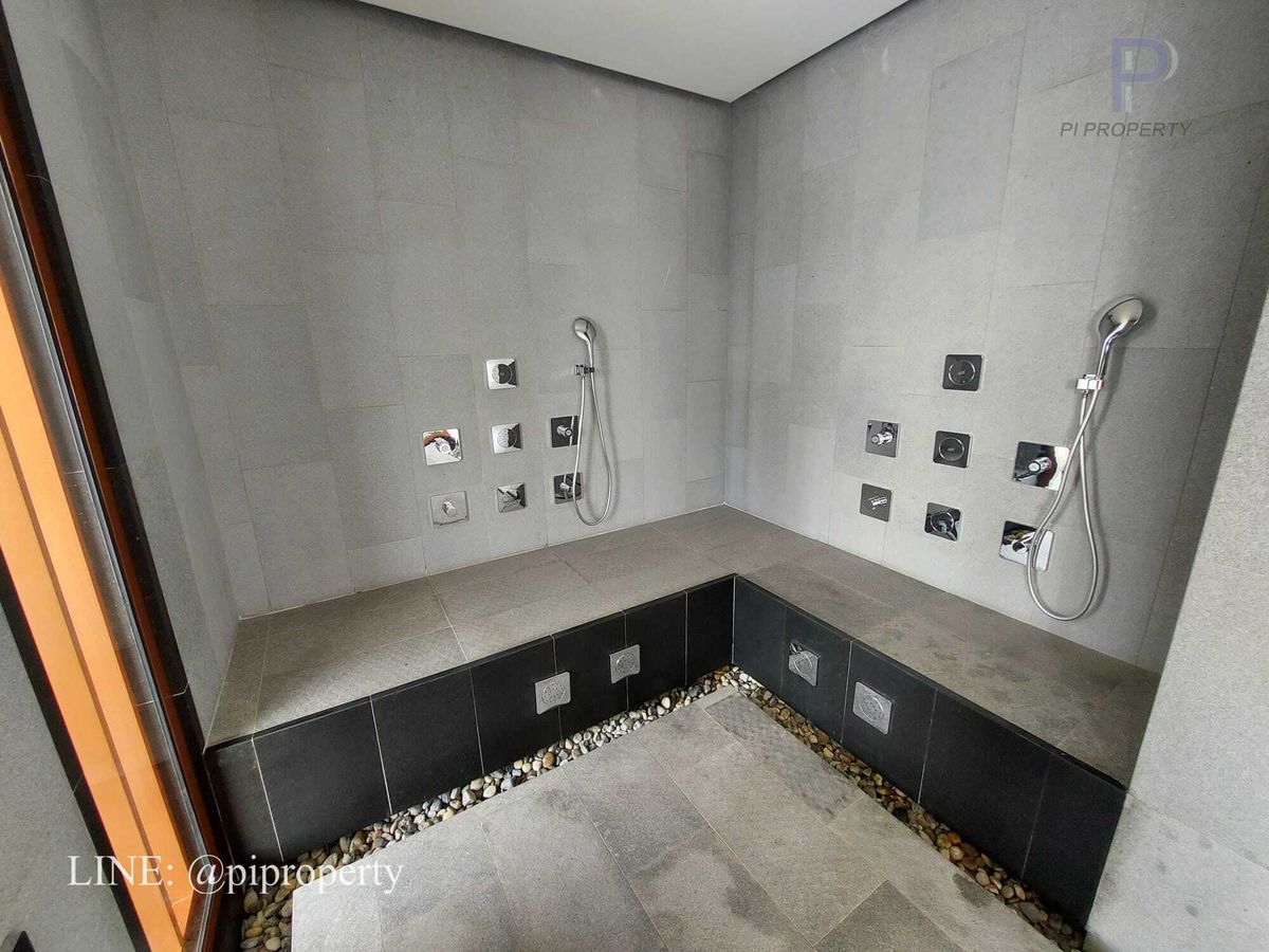 For SaleCondoOnnut, Udomsuk : Discover a fantastic opportunity to own a profitable asset in one of Bangkok's most dynamic neighborhoods. This stylish condo unit at QUINN Sukhumvit 101 offers not just a great home, but a smart investment with a proven rental income.